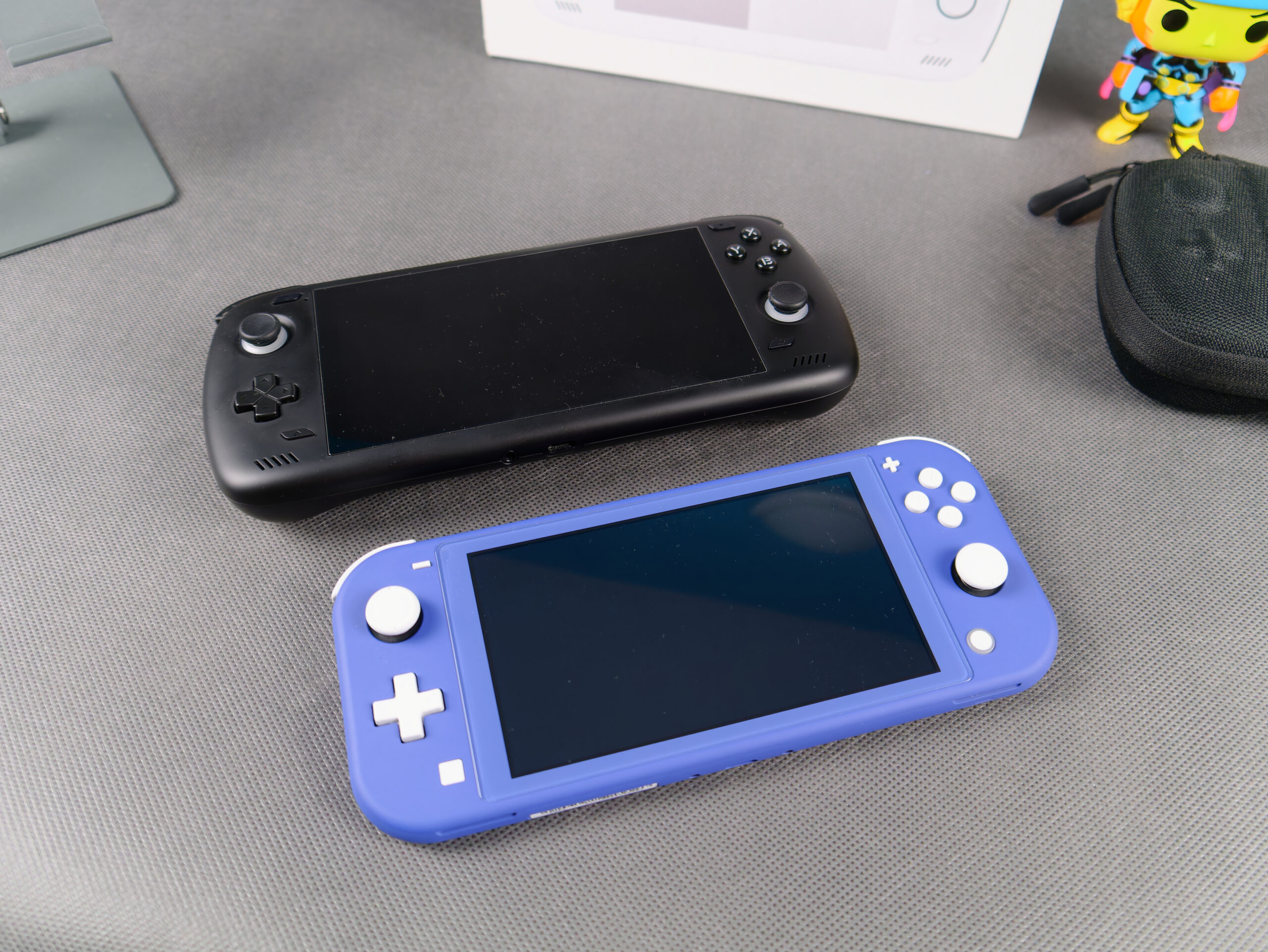 Ayn Odin 2 - Porównanie z Nintendo Switch Lite
