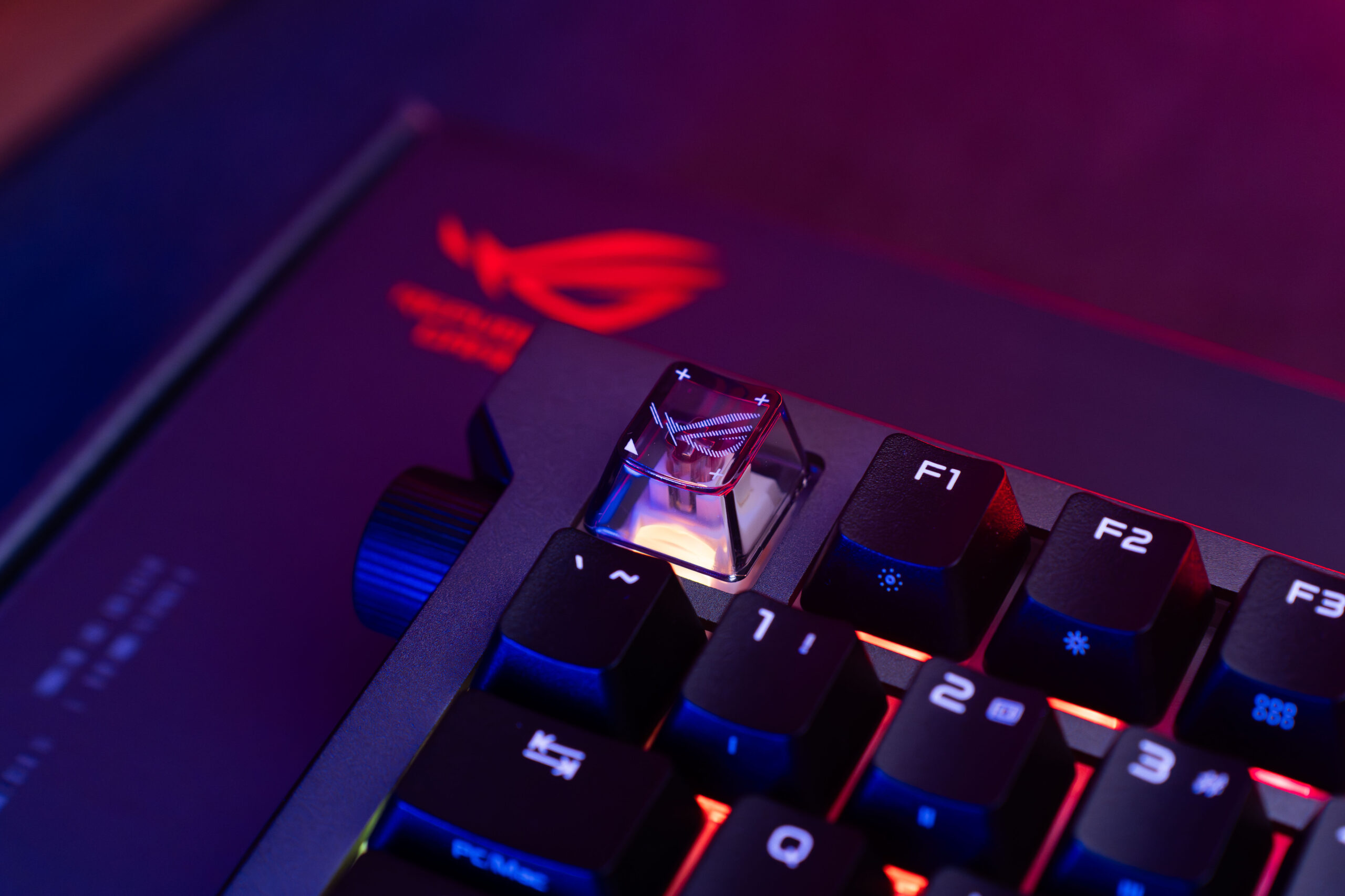 Asus ROG Strix Morph 96 Wireless - Front 1